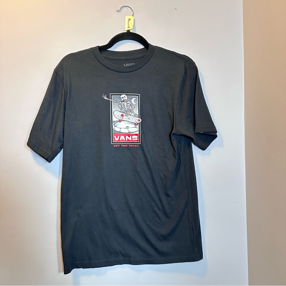 Vans tee shirt kid large skeleton skateboard off the wall